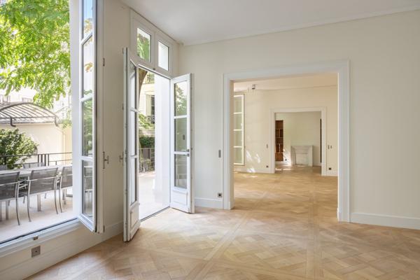 Vente Hôtel particulier Paris 7 6 Pièces 320 m²