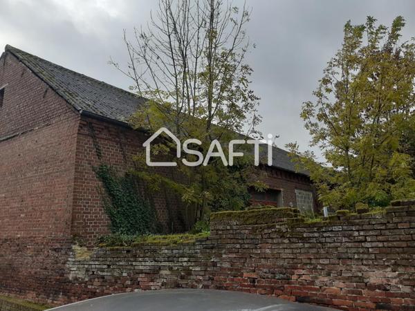 Beaux volumes à aménager en appartements sur un terrain avec parking