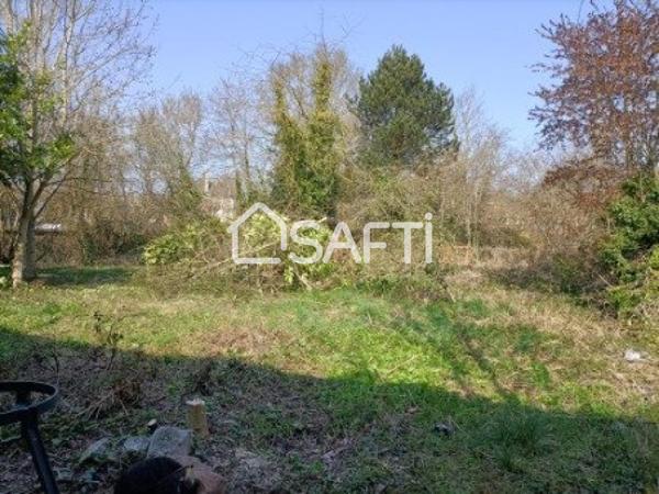 Beaux volumes à aménager en appartements sur un terrain avec parking