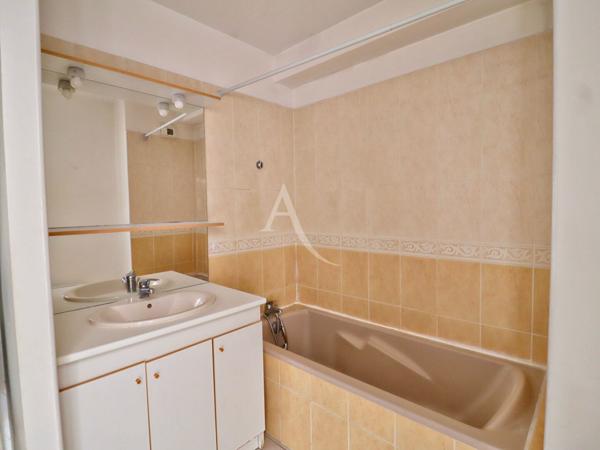 APPARTEMENT TYPE3 DE 68.78 m2 EN REZ DE JARDIN AVEC JARDINET BOX MANOSQUE