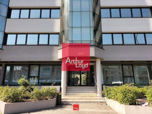 Bureaux à louer 710 m² à Grenoble avec parking et ascenseurs