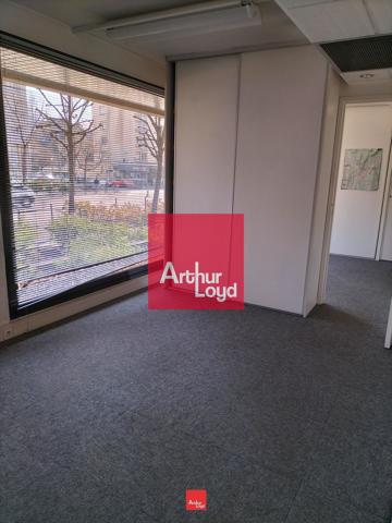 Bureaux à louer 710 m² à Grenoble avec parking et ascenseurs