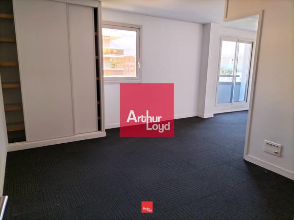 Bureaux à louer 710 m² à Grenoble avec parking et ascenseurs