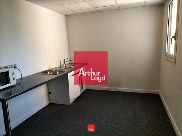 Bureaux à louer 710 m² à Grenoble avec parking et ascenseurs