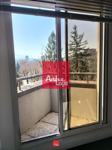 Bureaux à louer 710 m² à Grenoble avec parking et ascenseurs