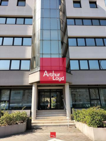 Bureaux à louer 710 m² à Grenoble avec parking et ascenseurs