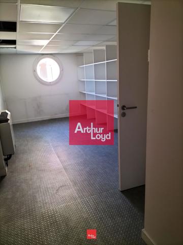 Bureaux à louer 710 m² à Grenoble avec parking et ascenseurs