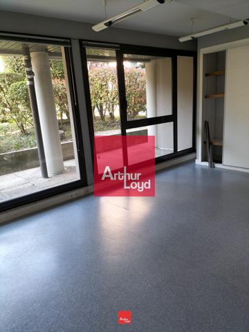 Bureaux à louer 710 m² à Grenoble avec parking et ascenseurs