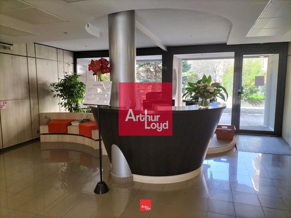 Bureaux à louer 710 m² à Grenoble avec parking et ascenseurs