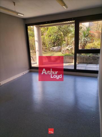 Bureaux à louer 710 m² à Grenoble avec parking et ascenseurs
