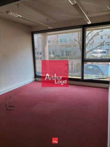 Bureaux à louer 710 m² à Grenoble avec parking et ascenseurs