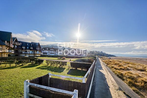 APPARTEMENT 3 PIECES DE PRESTIGE EN BORD DE MER - JARDIN PRIVATIF !