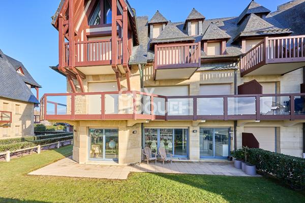 APPARTEMENT 3 PIECES DE PRESTIGE EN BORD DE MER - JARDIN PRIVATIF !