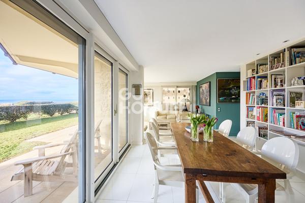 APPARTEMENT 3 PIECES DE PRESTIGE EN BORD DE MER - JARDIN PRIVATIF !