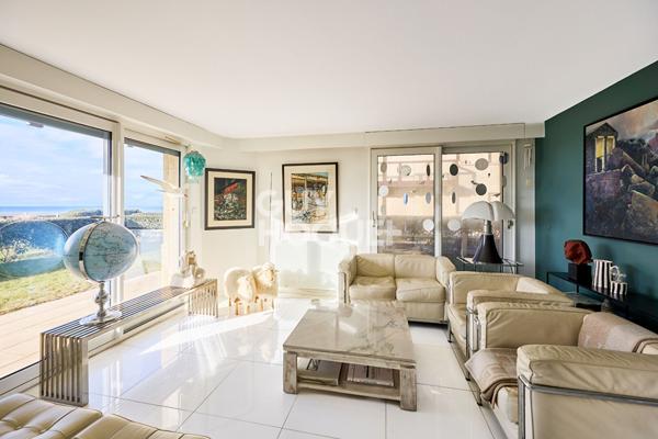APPARTEMENT 3 PIECES DE PRESTIGE EN BORD DE MER - JARDIN PRIVATIF !