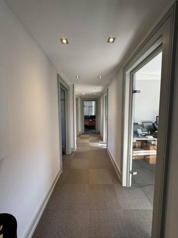 BUREAUX à LOUER de 921 m²