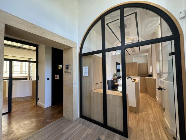BUREAUX à LOUER de 921 m²
