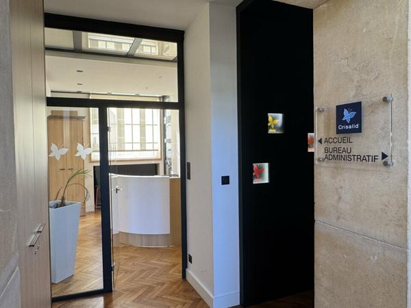 BUREAUX à LOUER de 921 m²