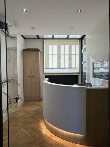 BUREAUX à LOUER de 921 m²