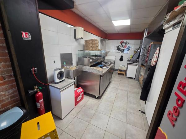 SAINT JULIEN LES ROSIERS (30) idéal reprise ou première affaire, à vendre Fonds de commerce pizzeria à emporter clé en mains.
