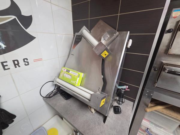 SAINT JULIEN LES ROSIERS (30) idéal reprise ou première affaire, à vendre Fonds de commerce pizzeria à emporter clé en mains.