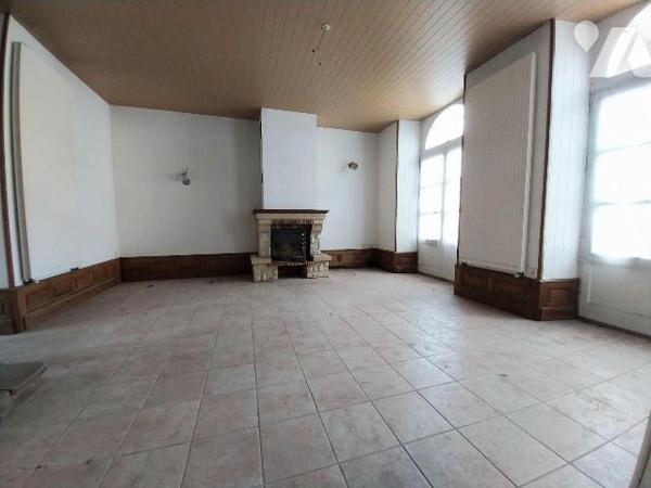 Maison à Vendre à Ernée (53500) en Mayenne (53),

Grande maison de bourg à restaurer d'une su...