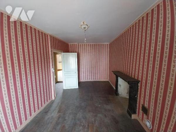 Maison à Vendre à Ernée (53500) en Mayenne (53),

Grande maison de bourg à restaurer d'une su...