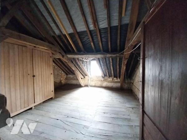 Maison à Vendre à Ernée (53500) en Mayenne (53),

Grande maison de bourg à restaurer d'une su...