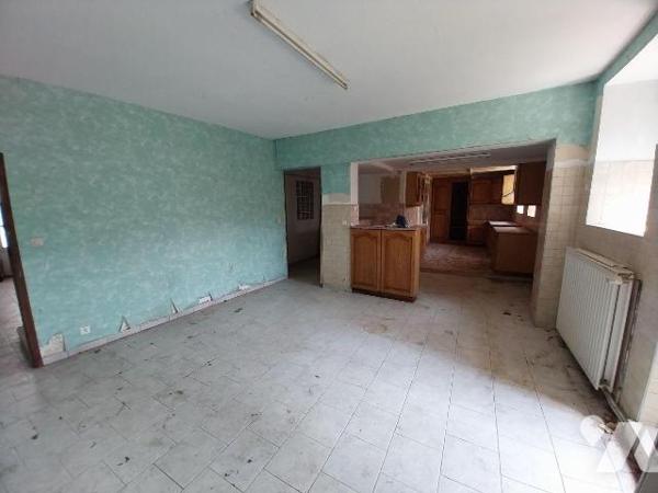 Maison à Vendre à Ernée (53500) en Mayenne (53),

Grande maison de bourg à restaurer d'une su...