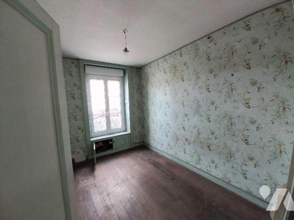 Maison à Vendre à Ernée (53500) en Mayenne (53),

Grande maison de bourg à restaurer d'une su...