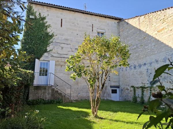 Maison à vendre à Saintes en Charente-Maritime (17100), ref : 17111-702