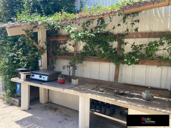 Villa plain pied 130 m² / 796 de jardin arboré avec piscine