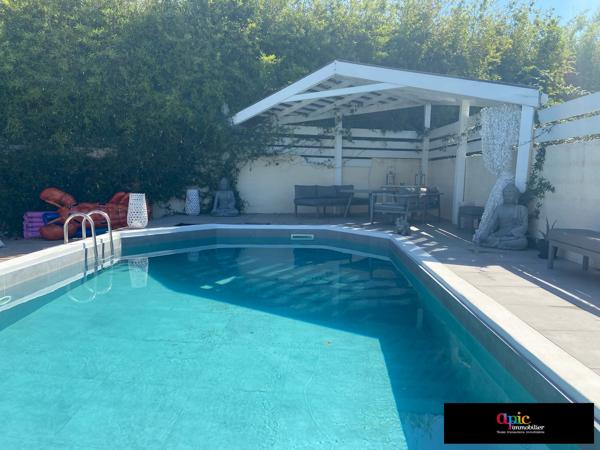 Villa plain pied 130 m² / 796 de jardin arboré avec piscine