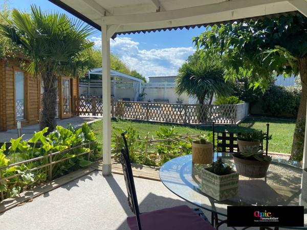 Villa plain pied 130 m² / 796 de jardin arboré avec piscine