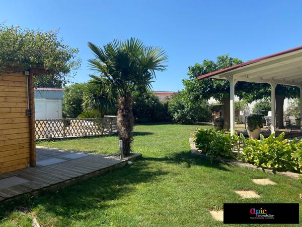 Villa plain pied 130 m² / 796 de jardin arboré avec piscine