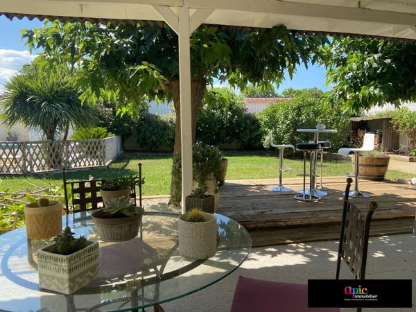 Villa plain pied 130 m² / 796 de jardin arboré avec piscine