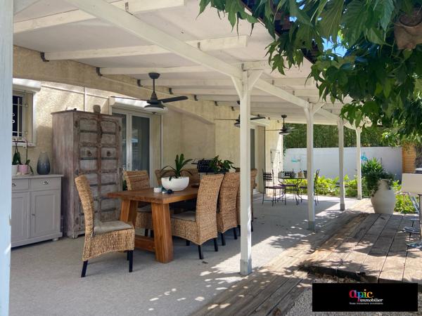 Villa plain pied 130 m² / 796 de jardin arboré avec piscine