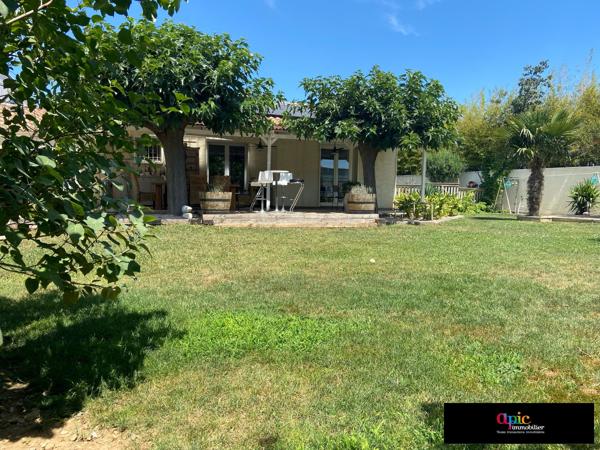 Villa plain pied 130 m² / 796 de jardin arboré avec piscine