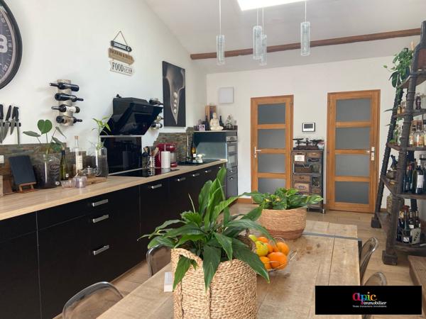 Villa plain pied 130 m² / 796 de jardin arboré avec piscine