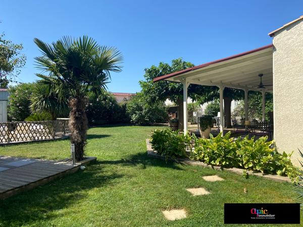 Villa plain pied 130 m² / 796 de jardin arboré avec piscine