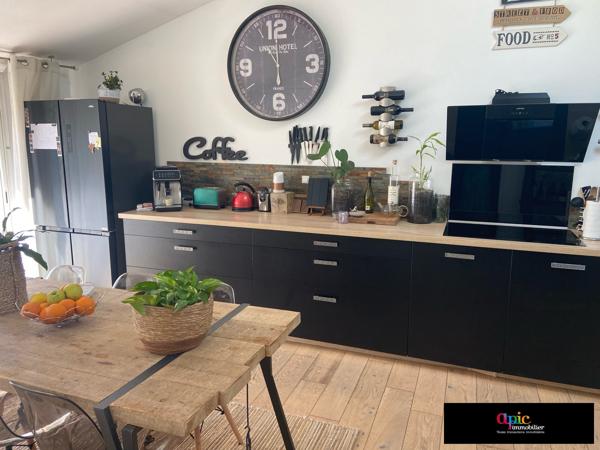 Villa plain pied 130 m² / 796 de jardin arboré avec piscine