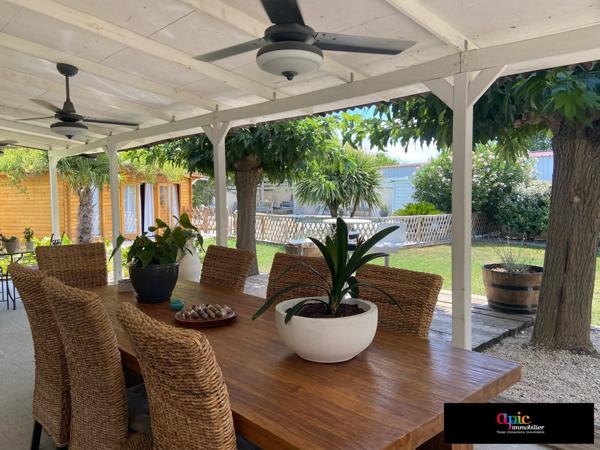 Villa plain pied 130 m² / 796 de jardin arboré avec piscine