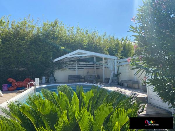 Villa plain pied 130 m² / 796 de jardin arboré avec piscine