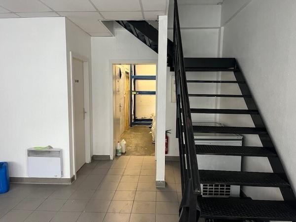 Local commercial 261 m2 dont 40 m2 de bureaux en R+1 ECKBOLSHEIM
