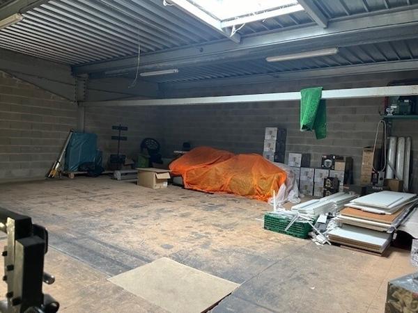 Local commercial 261 m2 dont 40 m2 de bureaux en R+1 ECKBOLSHEIM