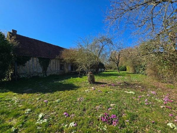 Maison de campagne de caractère 1 heure Paris sud terrain boisé avec étang 4353m²