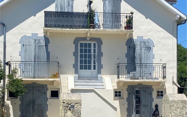 Immeuble à vendre    16 pièces •  Orthez