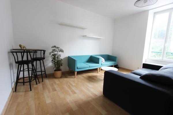 UN APPARTEMENT TYPE 2 AVEC PARKING, PROCHE DU CENTRE-VILLE. -