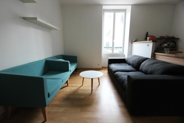 UN APPARTEMENT TYPE 2 AVEC PARKING, PROCHE DU CENTRE-VILLE. -