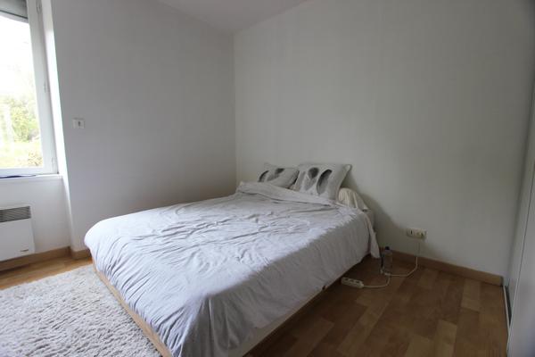 UN APPARTEMENT TYPE 2 AVEC PARKING, PROCHE DU CENTRE-VILLE. -